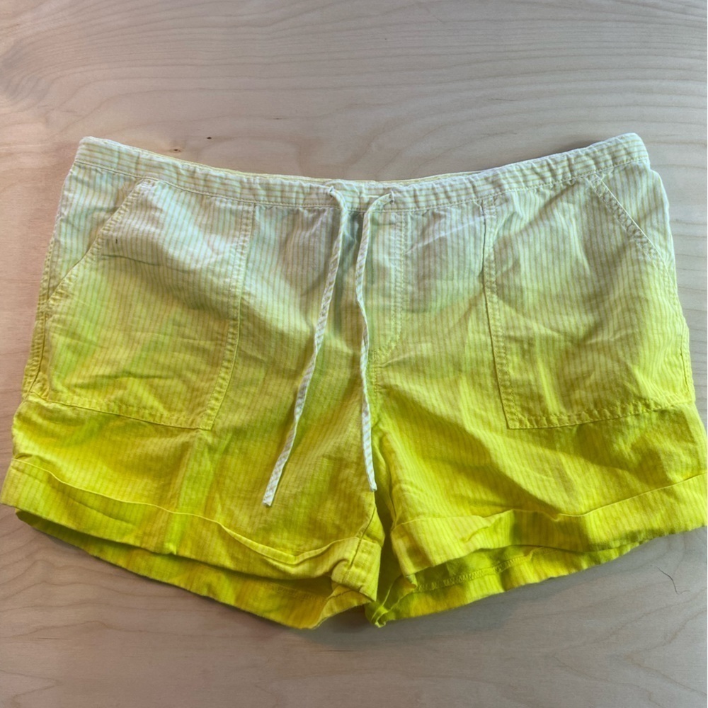 Victoria’s Secret Shorts size 12. (DU)